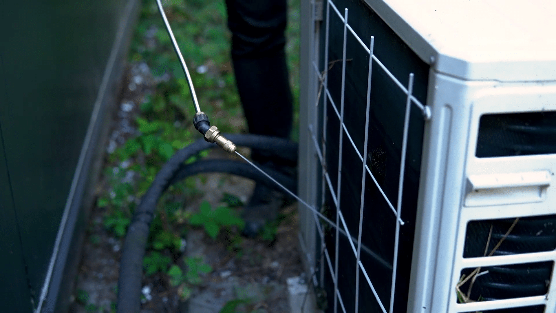 Bezpieczne czyszczenie klimatyzatorów i pomp ciepła – jak chronić lamele? | Caldo